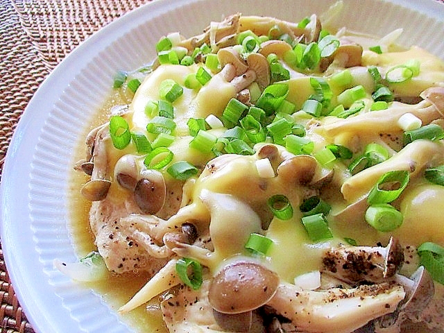 簡単！チーズとろける♪鶏むね肉のフライパン蒸し