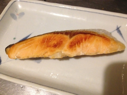 鮭はフライパンにそのままでも、美味しく焼けますね(#^.^#)
レシピありがとうございました。
