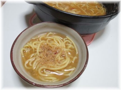 お鍋の残りのおだしで煮込みうどんにしました（＾ｃ＾）　　めんつゆで味付けをして・・ランチに最適とっても美味しかったです＾＾*