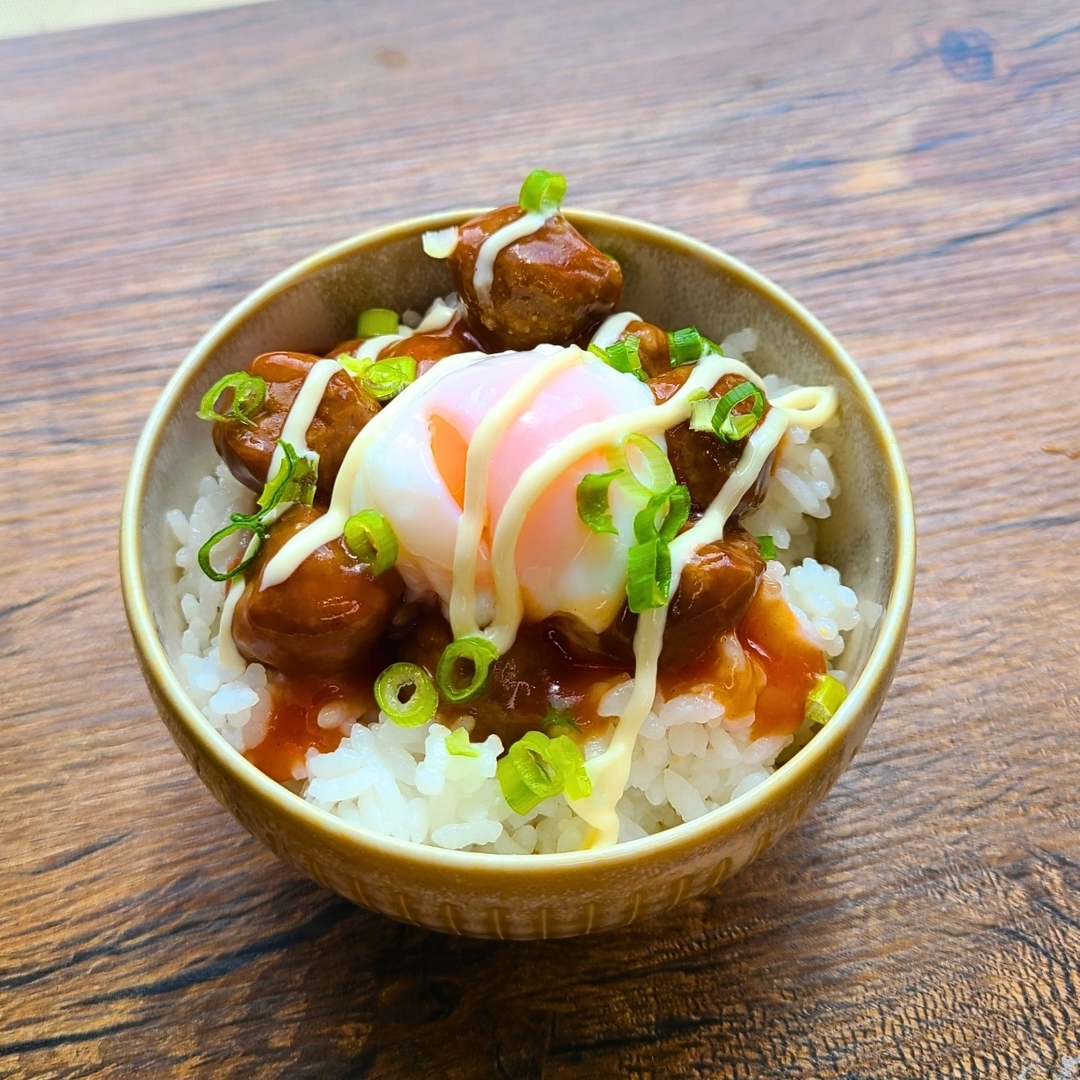 お弁当ミートボールで照りたま丼