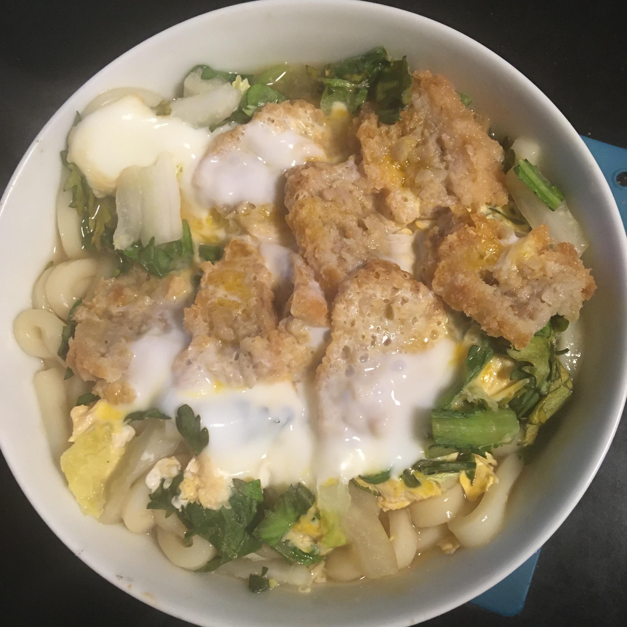春菊、白菜、唐辛子、メンチカツ卵うどん