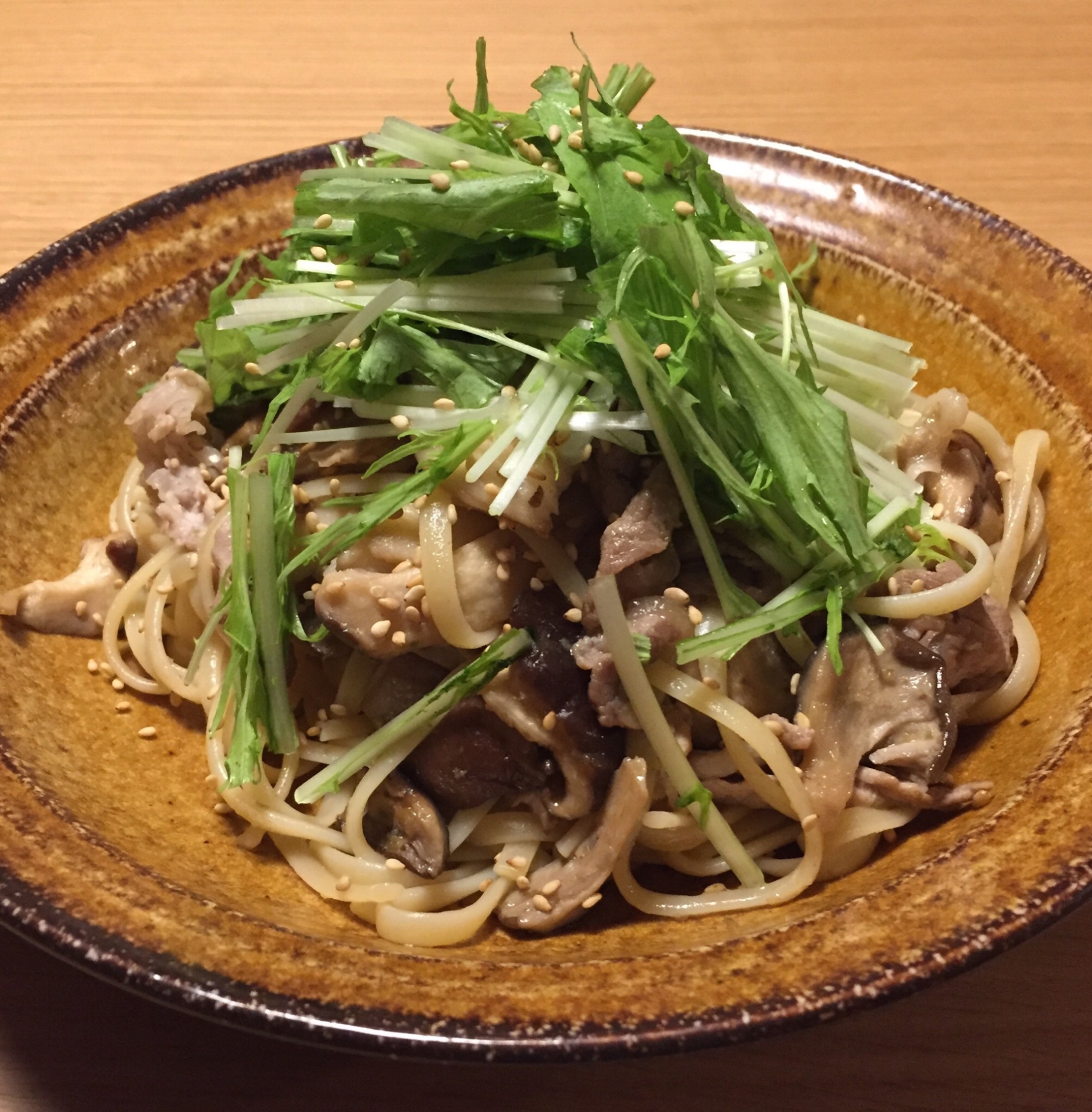 柚子胡椒を効かせて☆きのこと豚肉のバター醤油パスタ