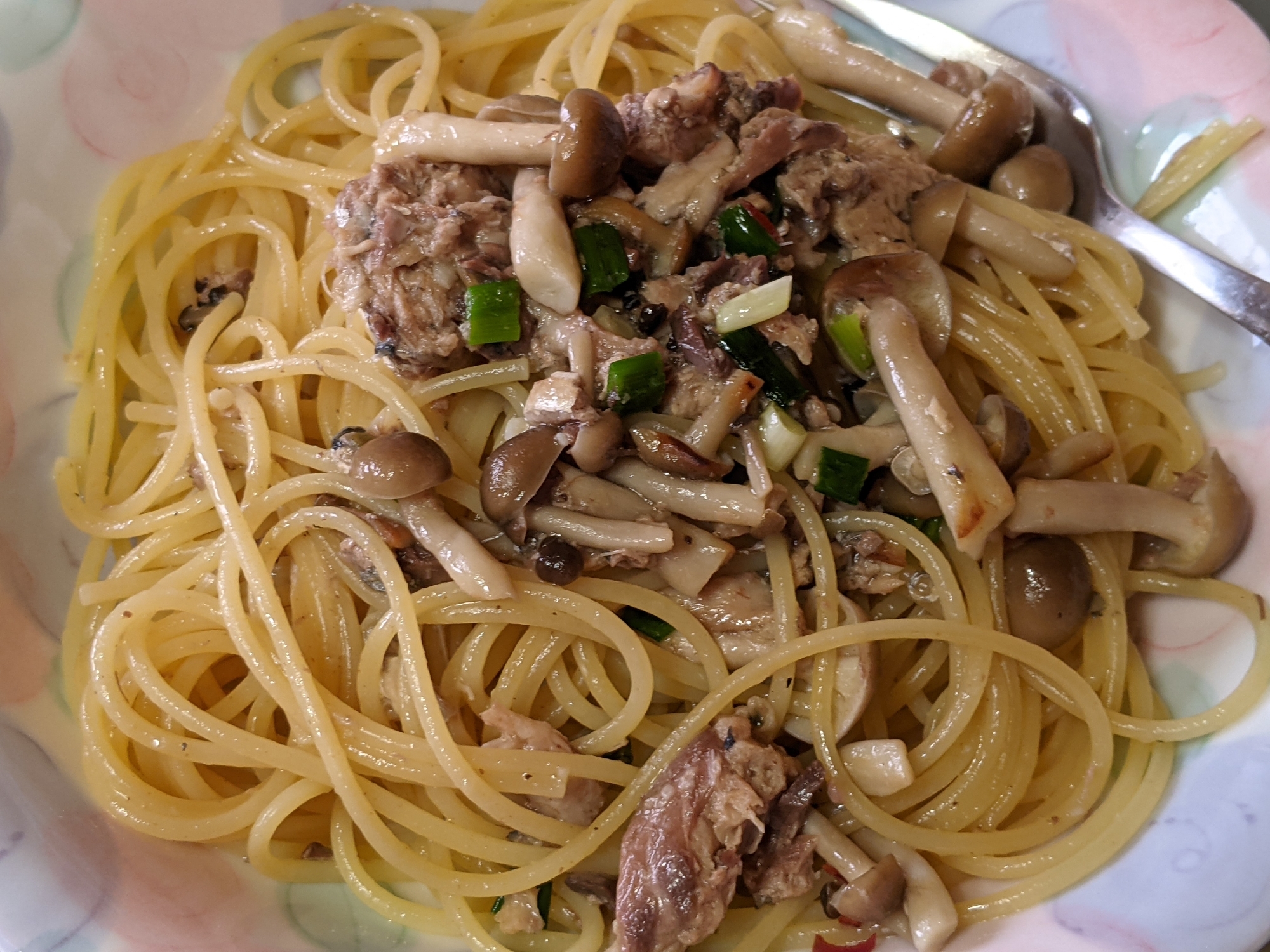 鯖缶とぶなしめじのスパゲッティ