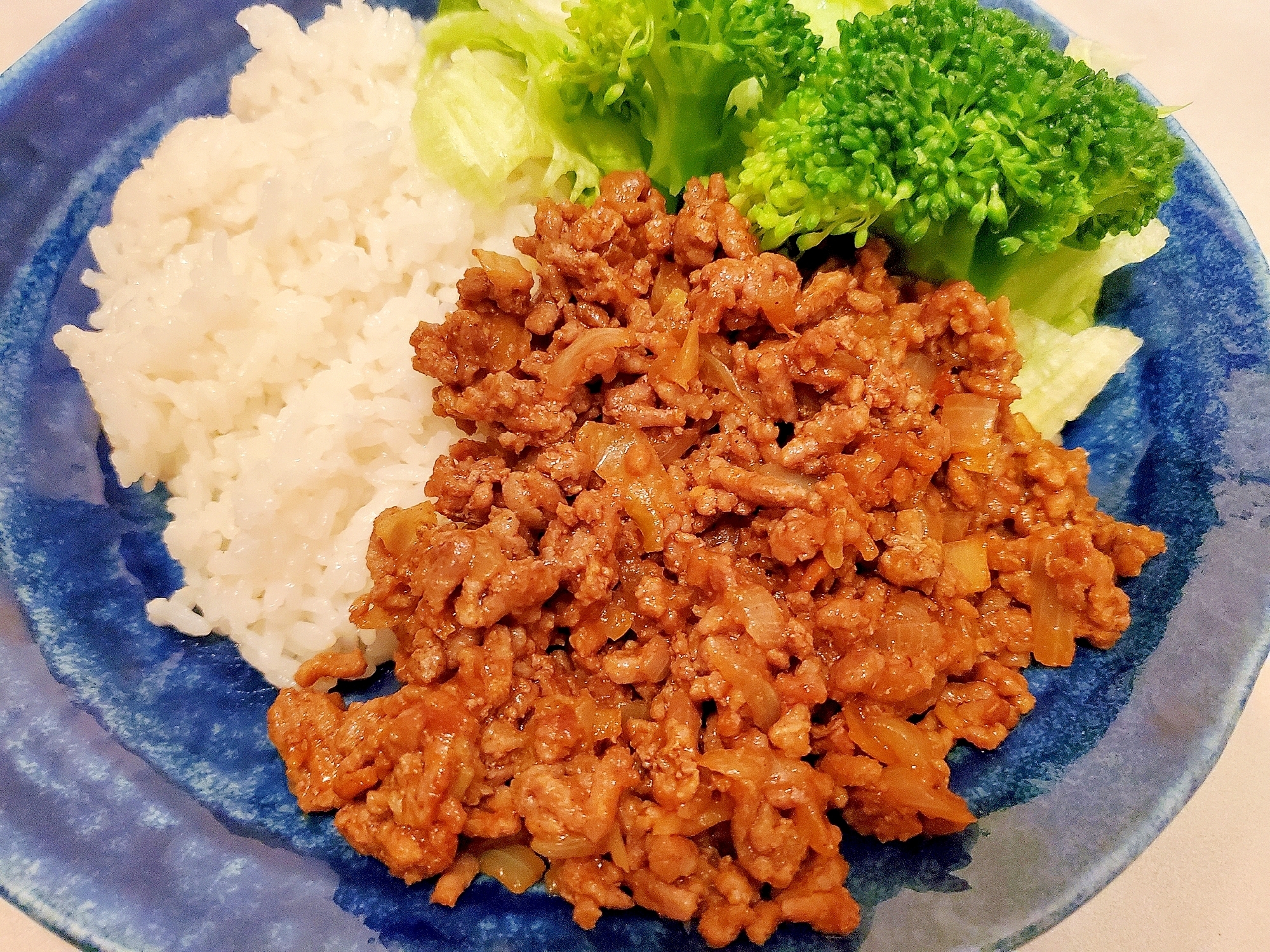 煮込み不要で楽々！玉ねぎと挽肉のドライカレー風丼