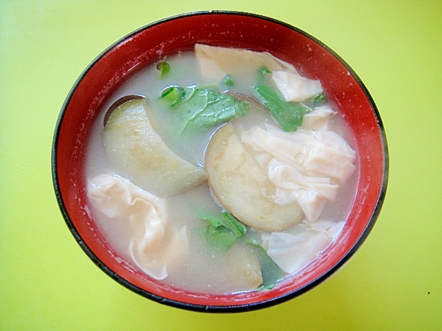 茄子と湯葉小松菜の味噌汁