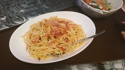 バレンタインの夕食に。ペペロンチーノ人生初でしたがかなり簡単。おうちにあるものでパパッと作れちゃいました。普段トマトソースしか食べない彼も大絶賛でした。