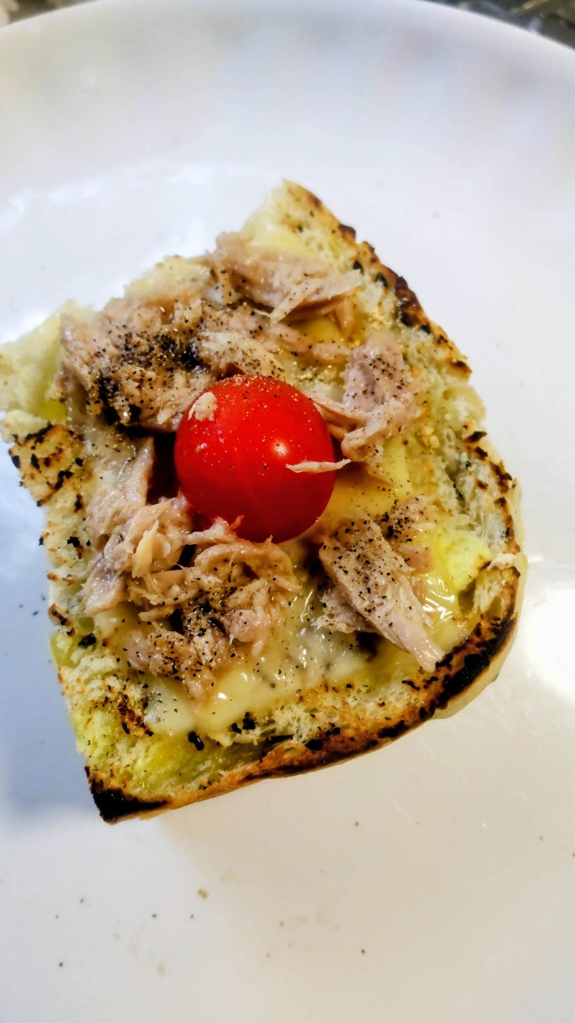 ツナトマトチーズトースト