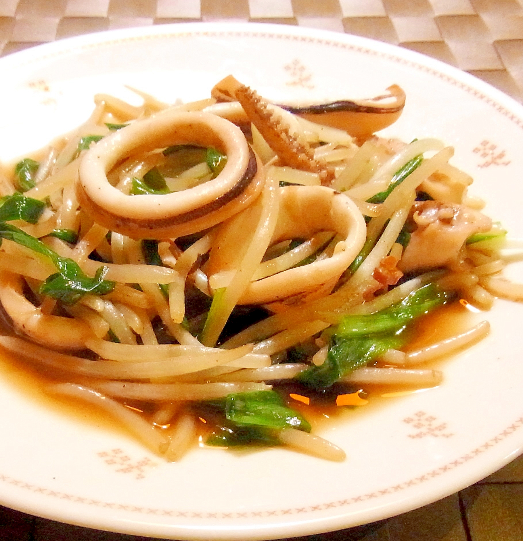 イカともやしとニラの炒め物