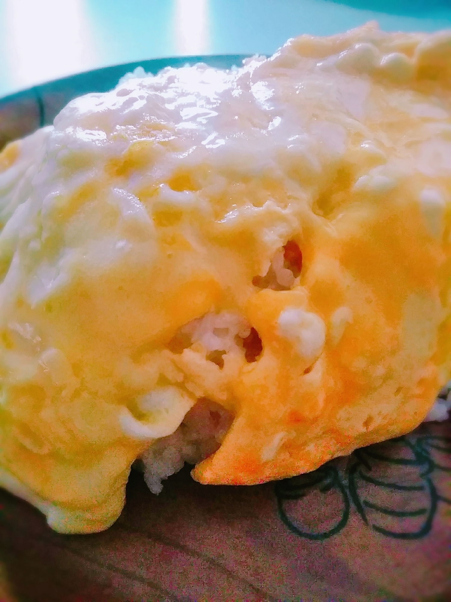 バターライスのチーズ卵オムライス