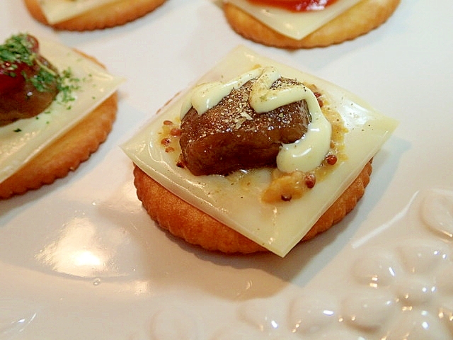 オレガノ香る　チーズとミートボールの焼きリッツ