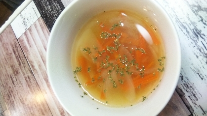 人参と玉葱のコンソメスープ