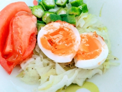 シンプルでヘルシーなのに栄養もいっぱいとれますね(*^^*)♡ありがとうございます！冷蔵庫のトマトも足しました。