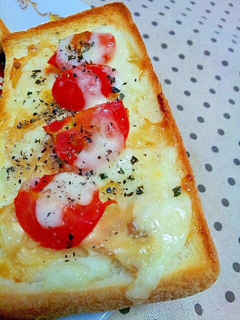ミニトマトとすりゴマのケチャマヨ チーズトースト レシピ 作り方 By ラズベリっち 楽天レシピ