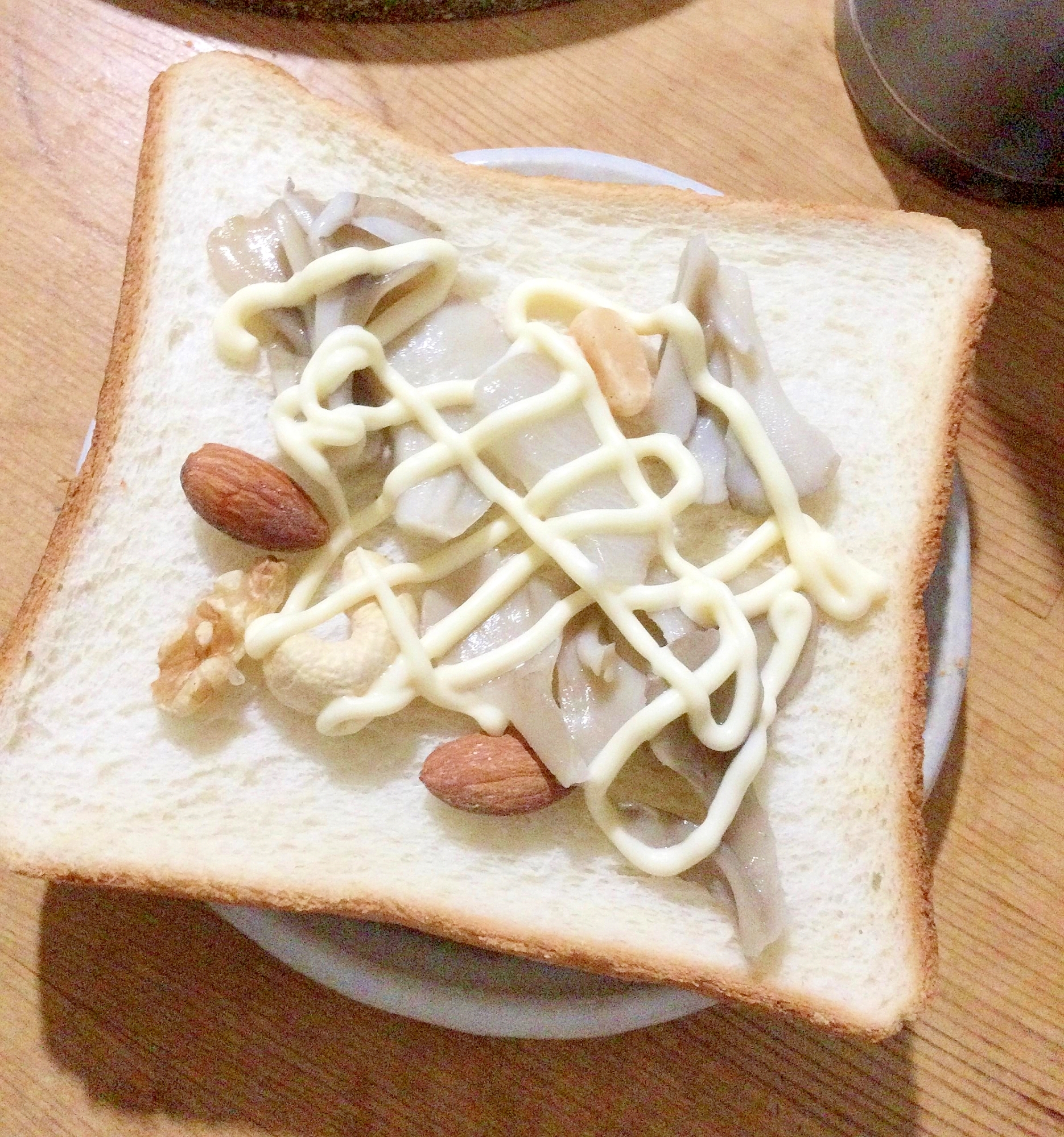 玉ねぎ舞茸ナッツ☆オープンサンド♪
