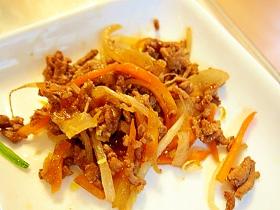 もやしとひき肉の炒め物