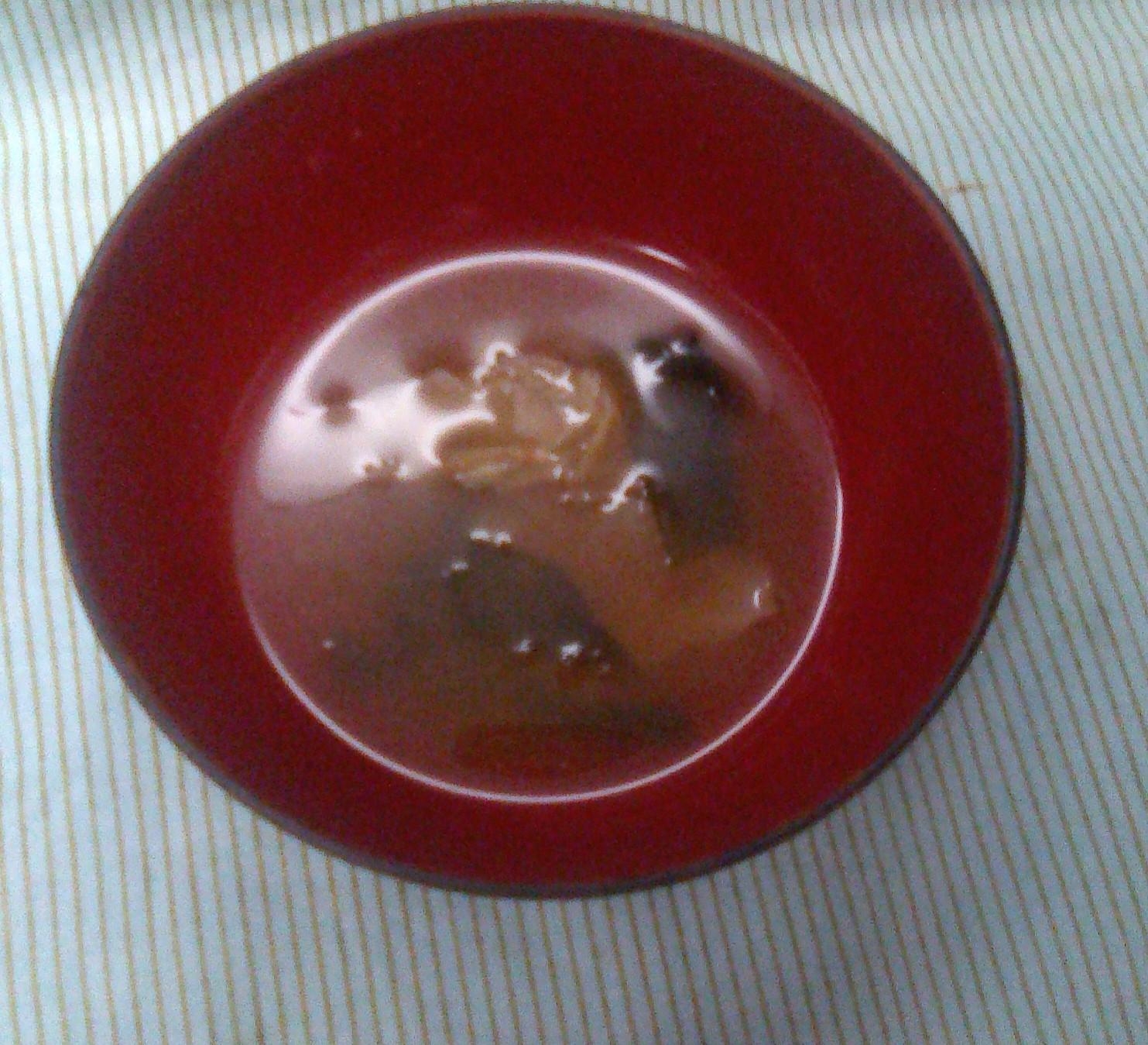 キャベツとわかめ味噌汁