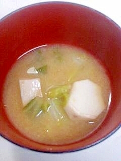 白菜と里いもの味噌汁