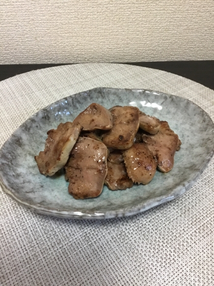 簡単おつまみ♪豚タンのあらびき塩こしょう炒め