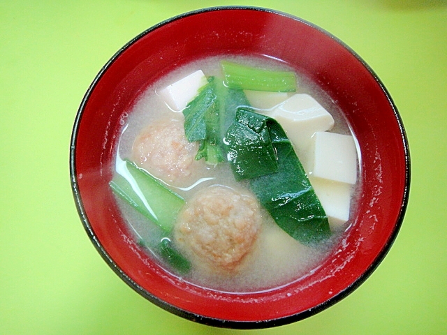 豆腐と肉団子小松菜の味噌汁