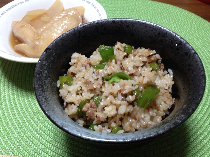 ピーマンと塩昆布と鶏ひき肉！のごはん