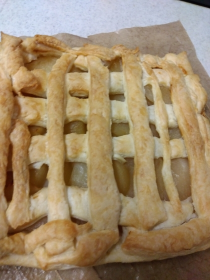 リンゴの煮たのが、とっても美味しくて、パイにすると、もっと美味しくなりました！