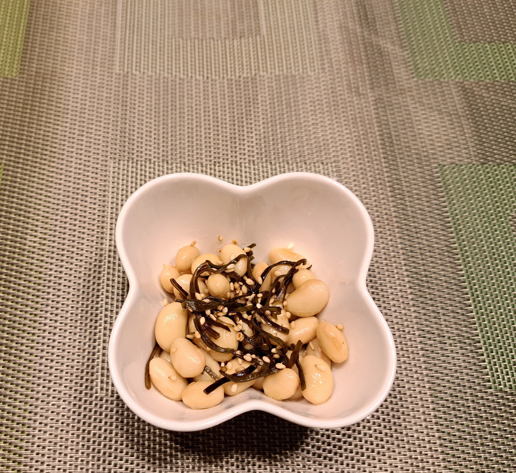 常備菜にもおすすめ！大豆と塩昆布の簡単炒めもの