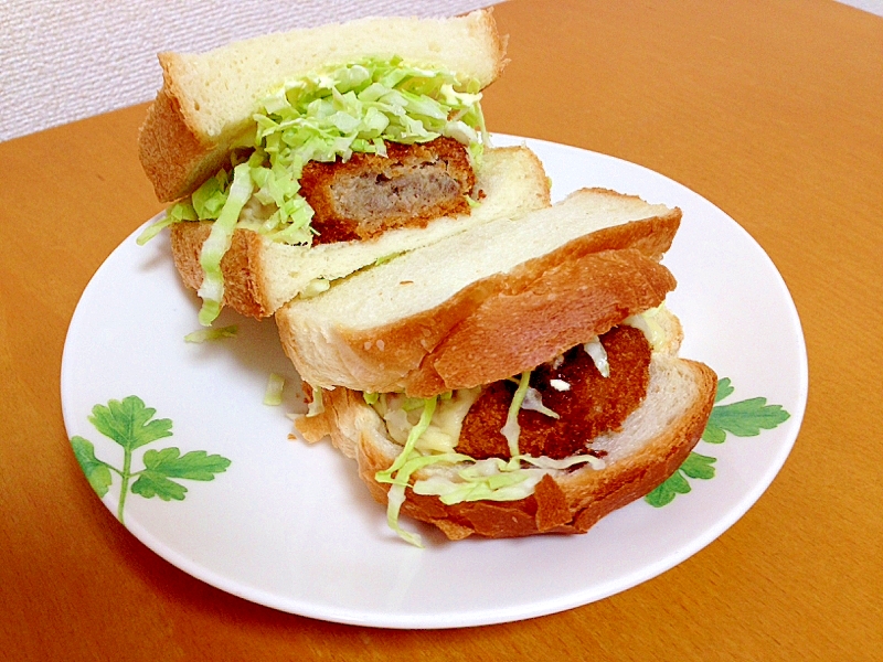 チーズメンチカツサンド(=゚ω゚)ノ