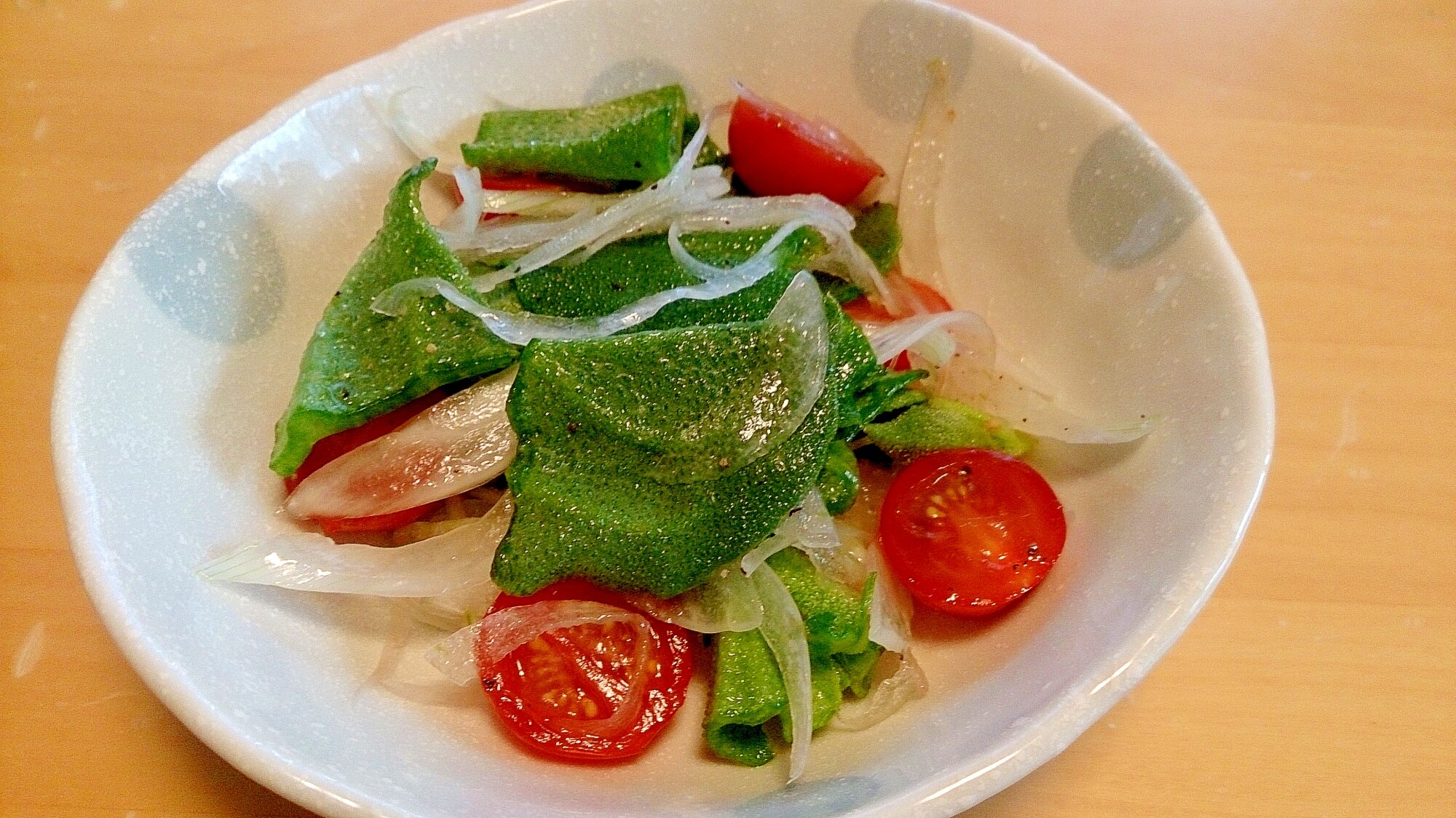 新玉ねぎとアイスプラントとミニトマトのサラダ レシピ・作り方 by ぼ