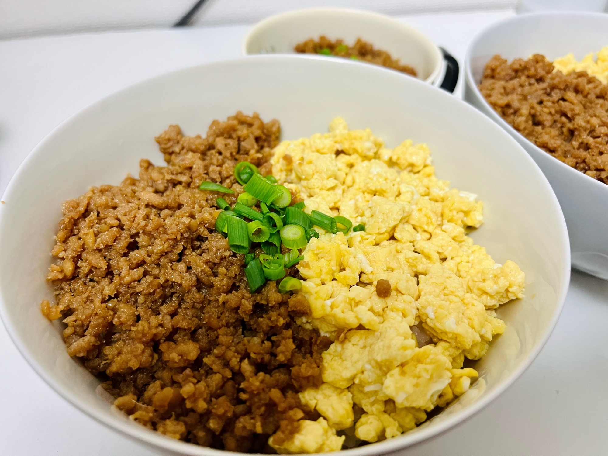 ジューシー！鶏そぼろの2色丼