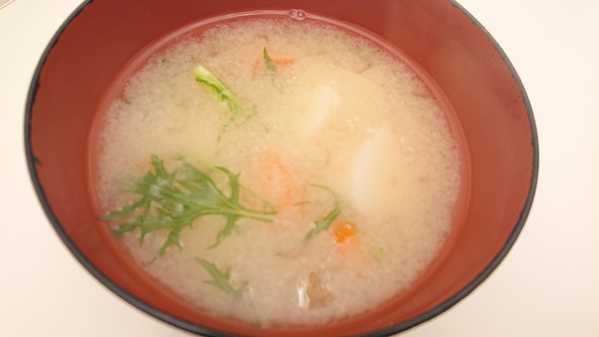 色合い綺麗⭐里芋と水菜の味噌汁