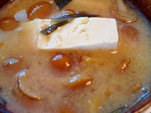 木綿豆腐となめこの味噌汁