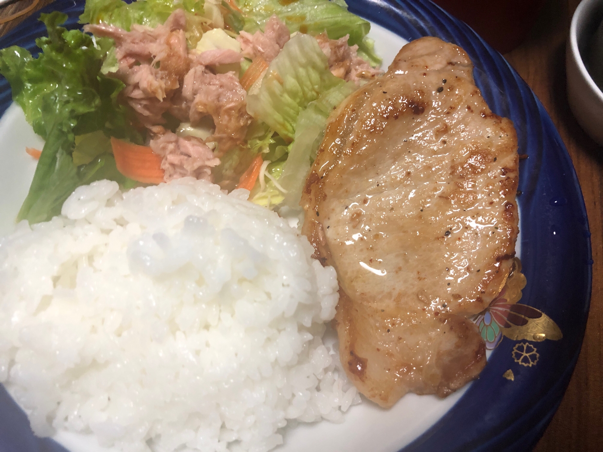 蒸し焼きでふっくら☆ニンニク醤油トンテキ