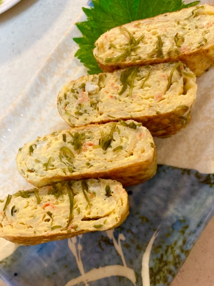 味付け不要♡食感がいい♡めかぶとカニカマの玉子焼き
