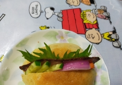 千切り野菜とローストビーフサンド◦＊