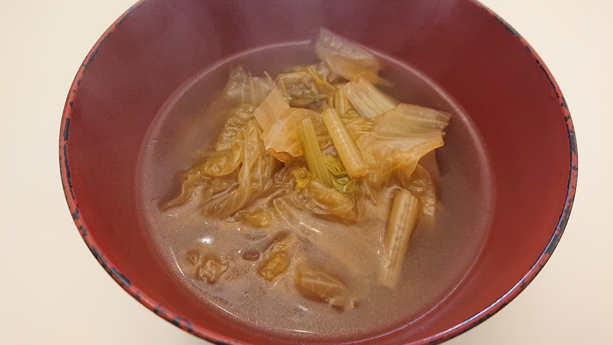 レタスと里芋のピリ辛中華スープ