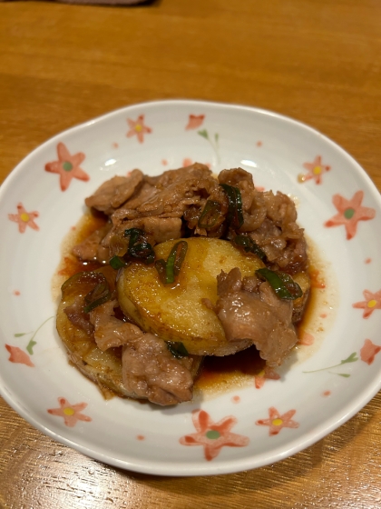 甘辛味にニンニクが効いてご飯が進むおかずでした！しっかり焼き色を付けた新じゃがはもっちりして美味しかったです！ご馳走様でした♬