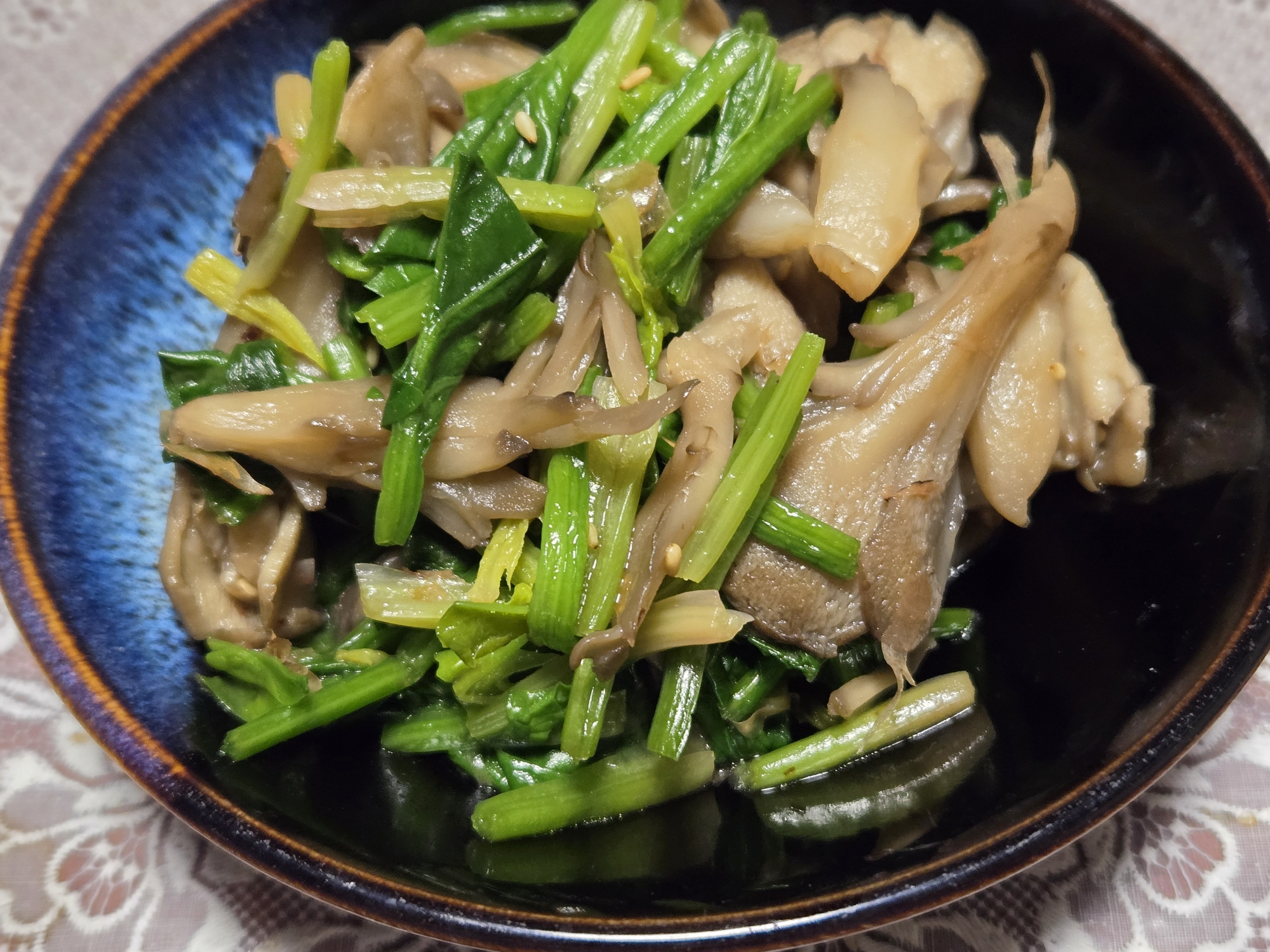 ほうれん草と焼き舞茸のめんつゆあえ
