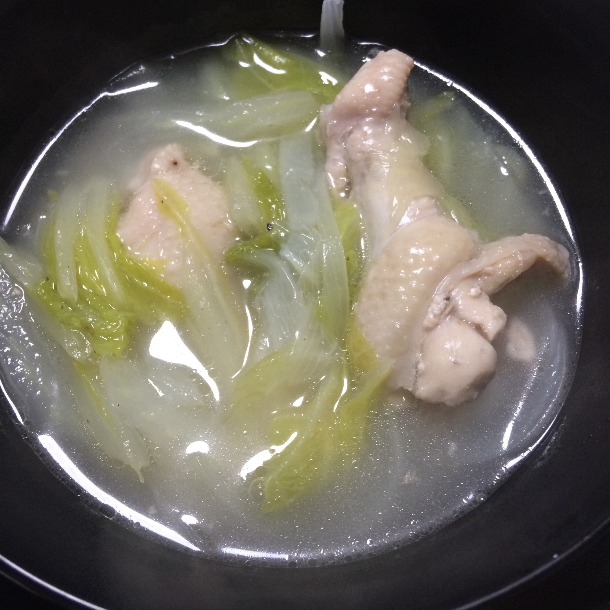 鶏手羽元と白菜の中華スープ
