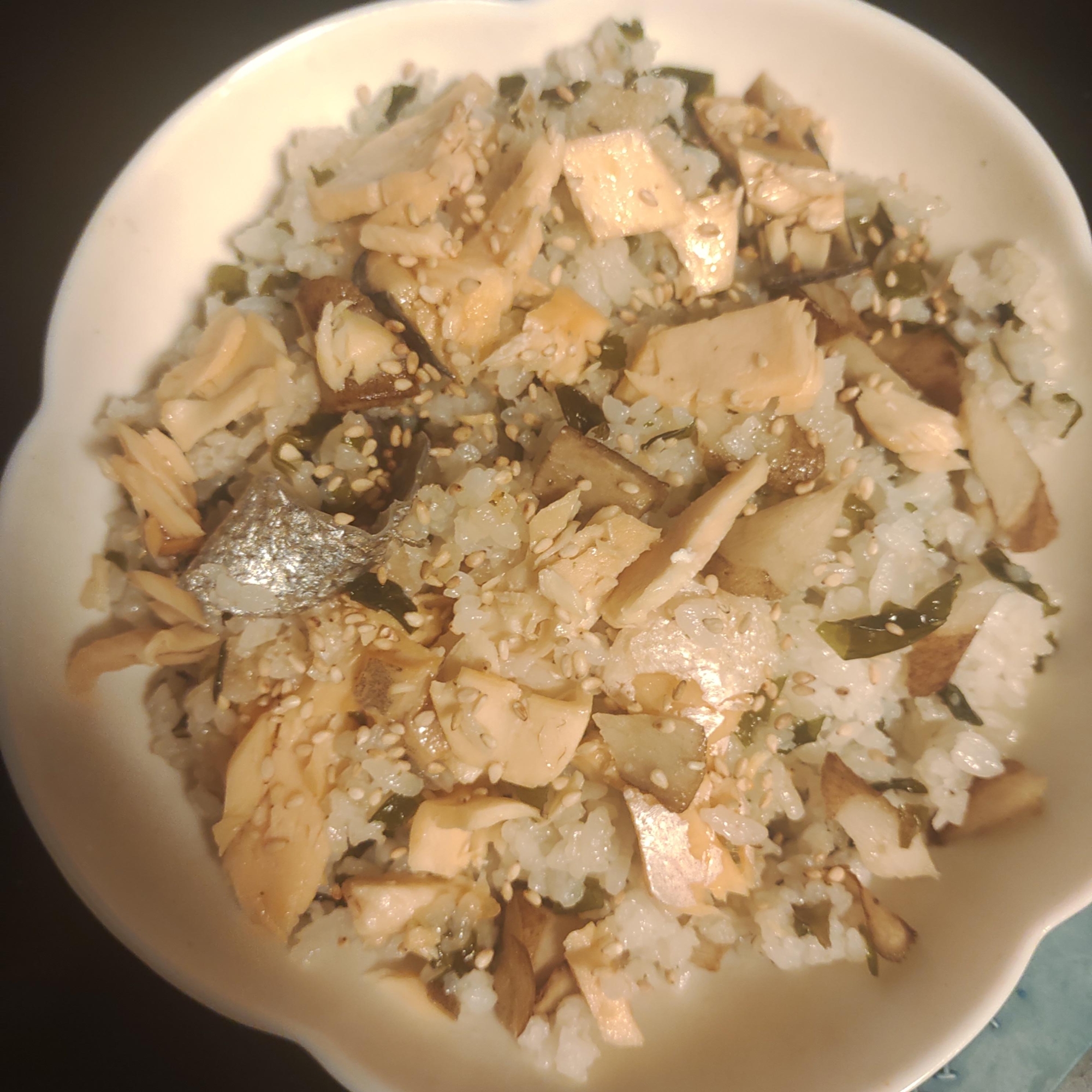 ごぼう、鮭、わかめご飯
