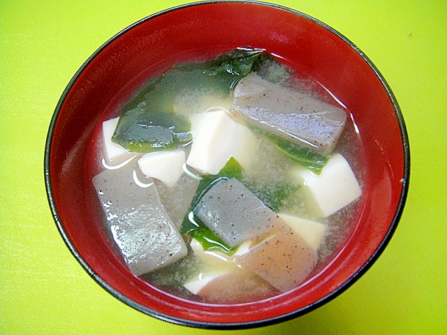 豆腐とこんにゃくワカメのヘルシー味噌汁