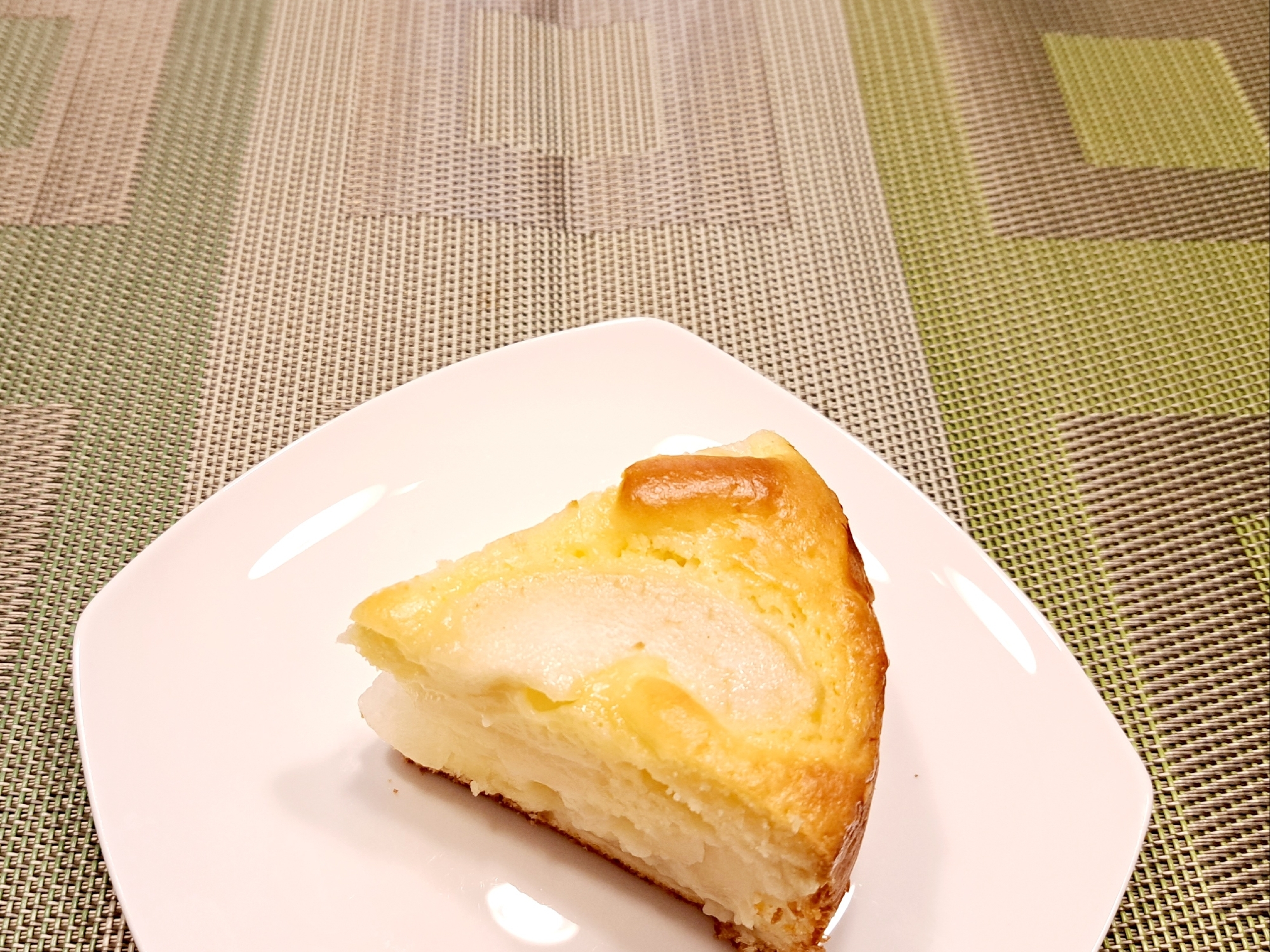 梨とヨーグルトを入れて！しっとりヨーグルトケーキ