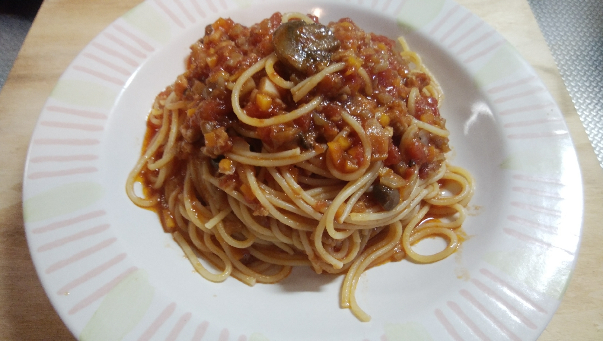 鶏挽肉のトマトソースパスタ