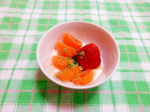 苺＆みかん＆青汁蜂蜜ヨーグルト