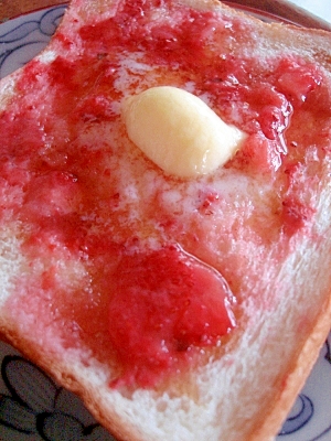自然の味◎イチゴ・バター・トースト