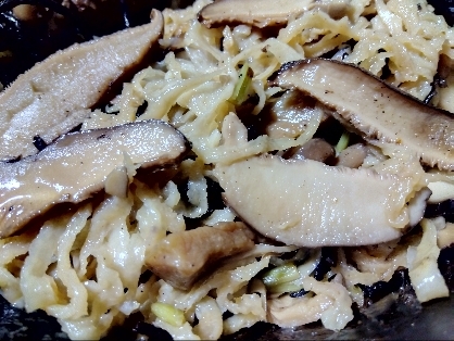 ひじきと高野豆腐と人参の煮物