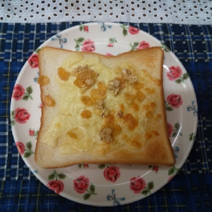 フルグラとチーズのトースト