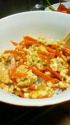 人参と煎り豆腐丼