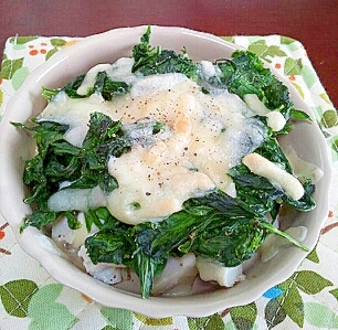 セロリの葉と茹で鶏肉のチーズ焼き！