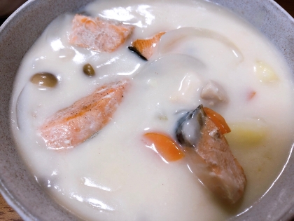 ご飯も進む♫　和風鮭のクリームシチュー