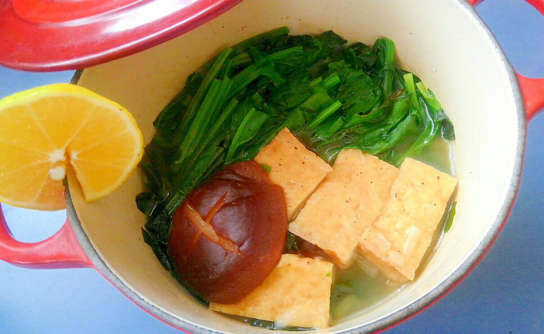 わかめスープで簡単小鍋　レモン風味